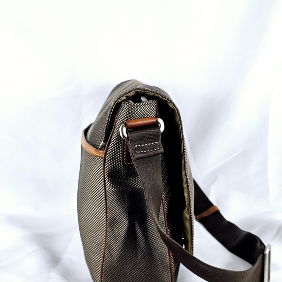 Louis Vuitton Damier Geant Messenger Bag - Picture 3 of 8